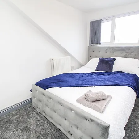 Private House Sleeps 9 With Wi-fi Bradford (West Yorkshire)