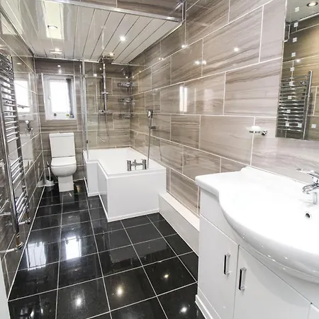Private House Sleeps 9 With Wi-fi Holiday home Bradford (West Yorkshire)