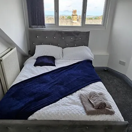 Private House Sleeps 9 With Wi-fi Bradford (West Yorkshire)